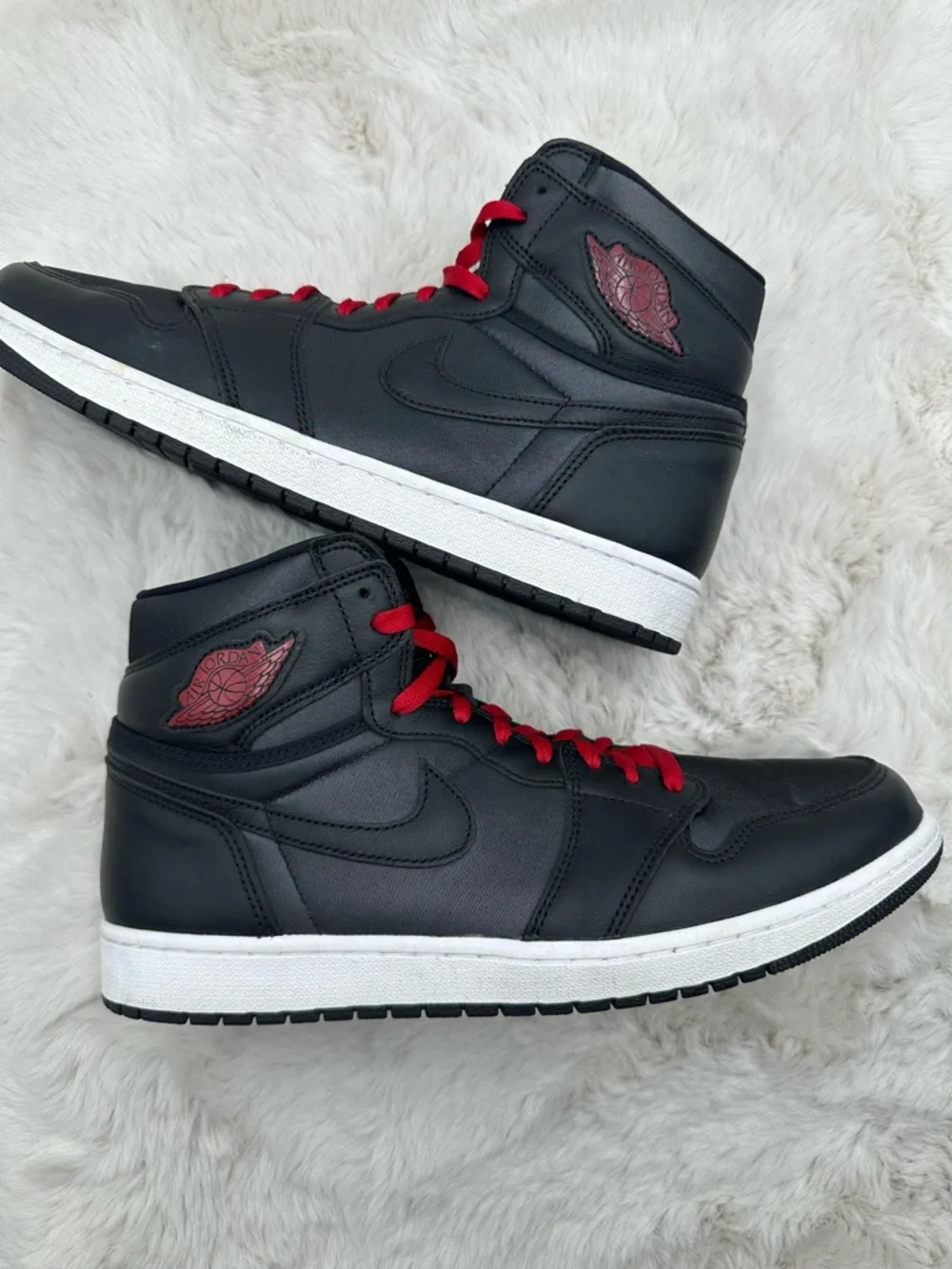 Nike Air Jordan 1 Retro High OG Men’s 13 Black Red Satin High Top‎ Sneakers